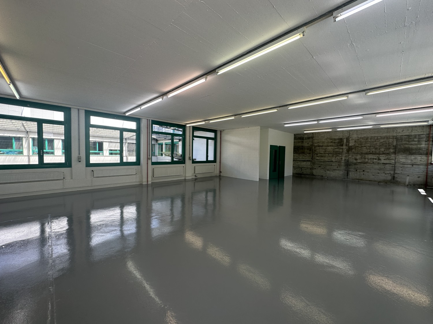 195m² commercial
