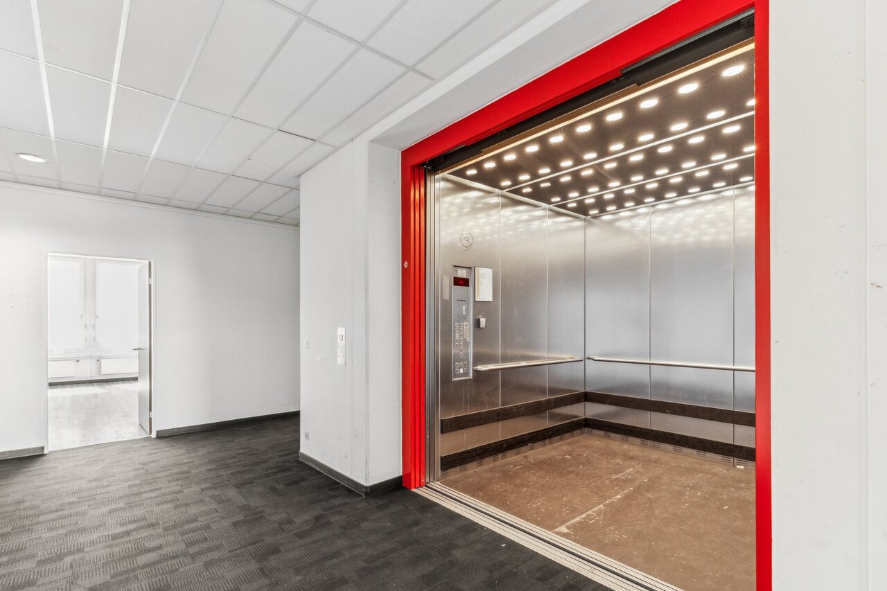 819m² bureau