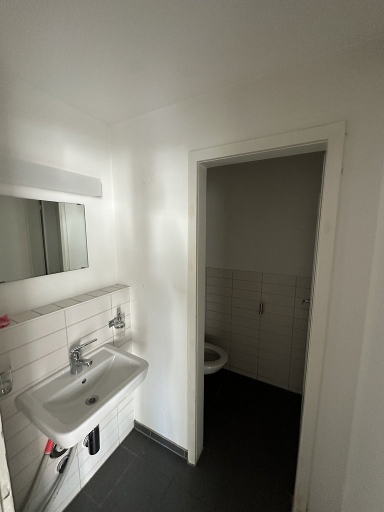 98m² office