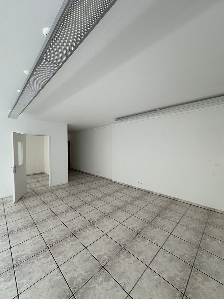 98m² office