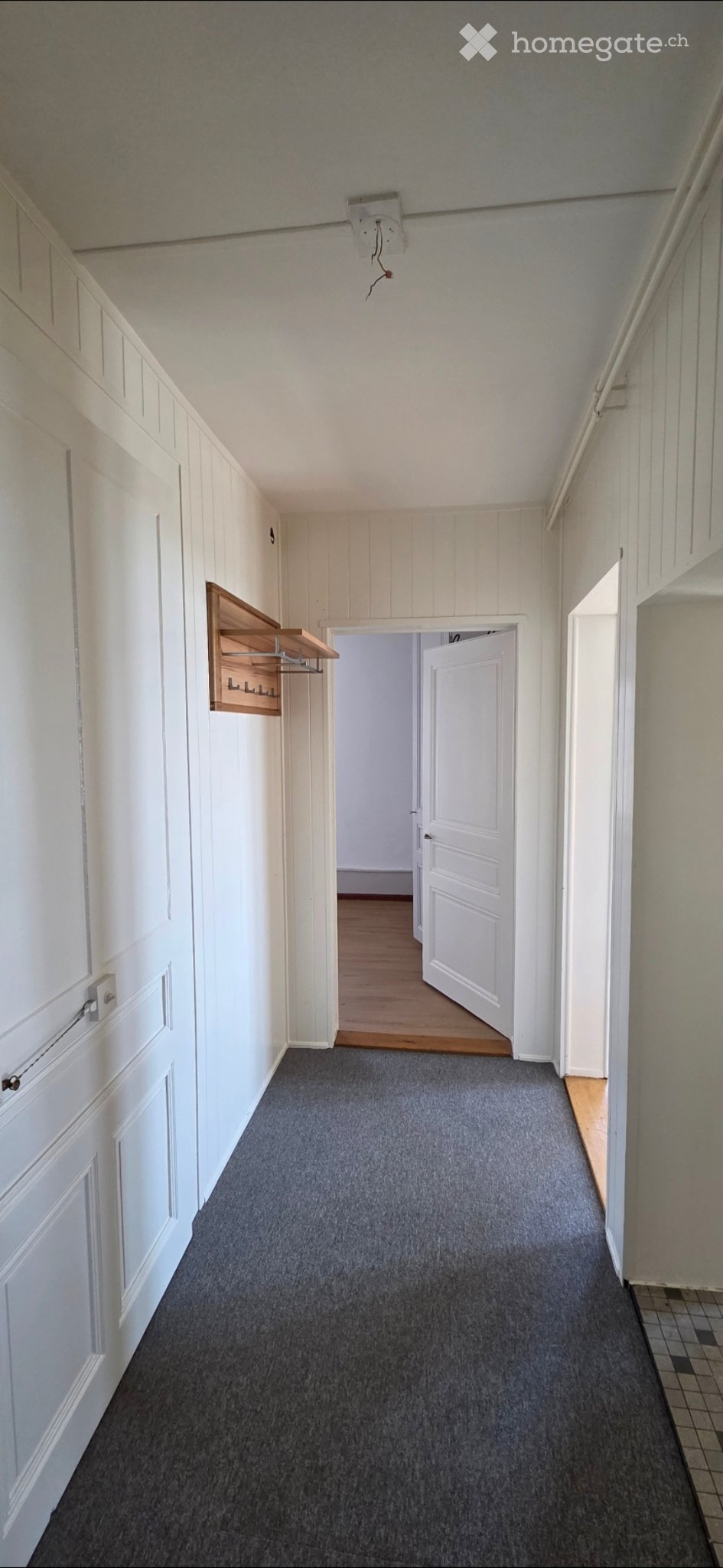 3 ½ Zimmer-Wohnung

3 ½ Zimmer-Wohnung mit 80m2 an der rue de Port-Roulant 15 im 1. Stock. Frei ab sofort. Küche mit Backofen, Mikrowelle und Geschirrspüler, grosser Balkon mit Aussicht, 2 Schlafzimmer mit Parkett und Wohnzimmer, Badewanne, separates WC, Keller, Waschküche, Veloraum und Bushaltestel