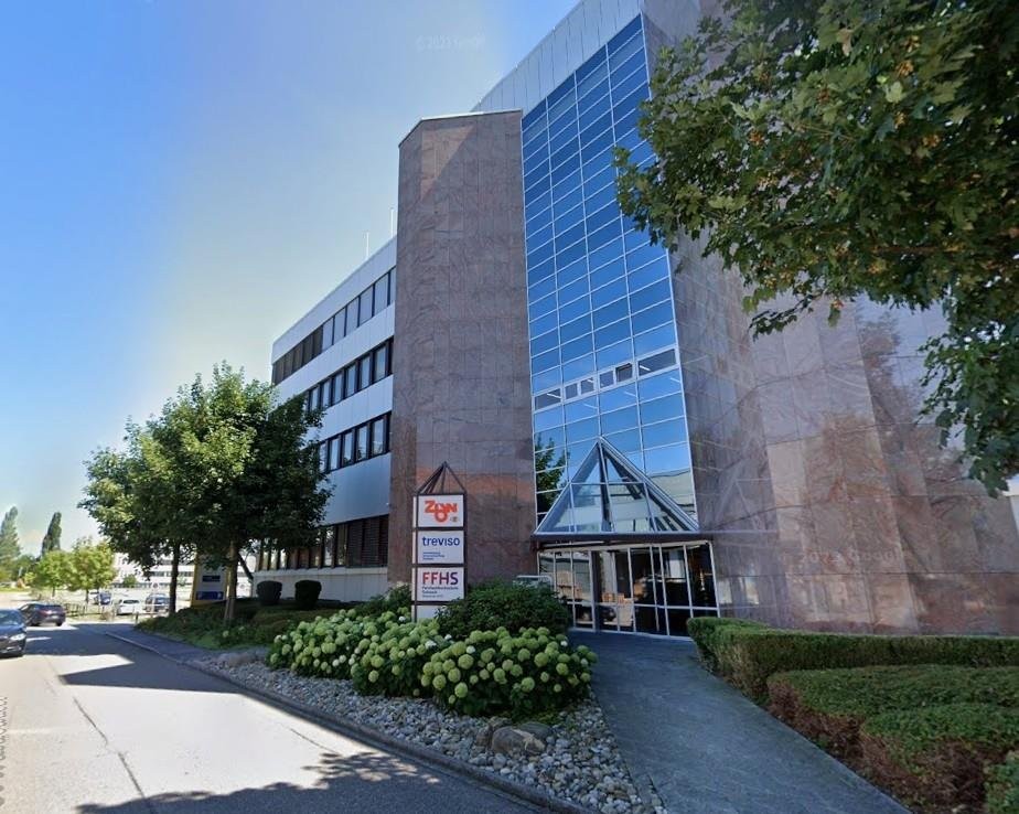 303m² office