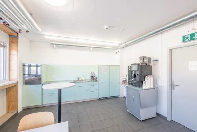 2390m² commerciale