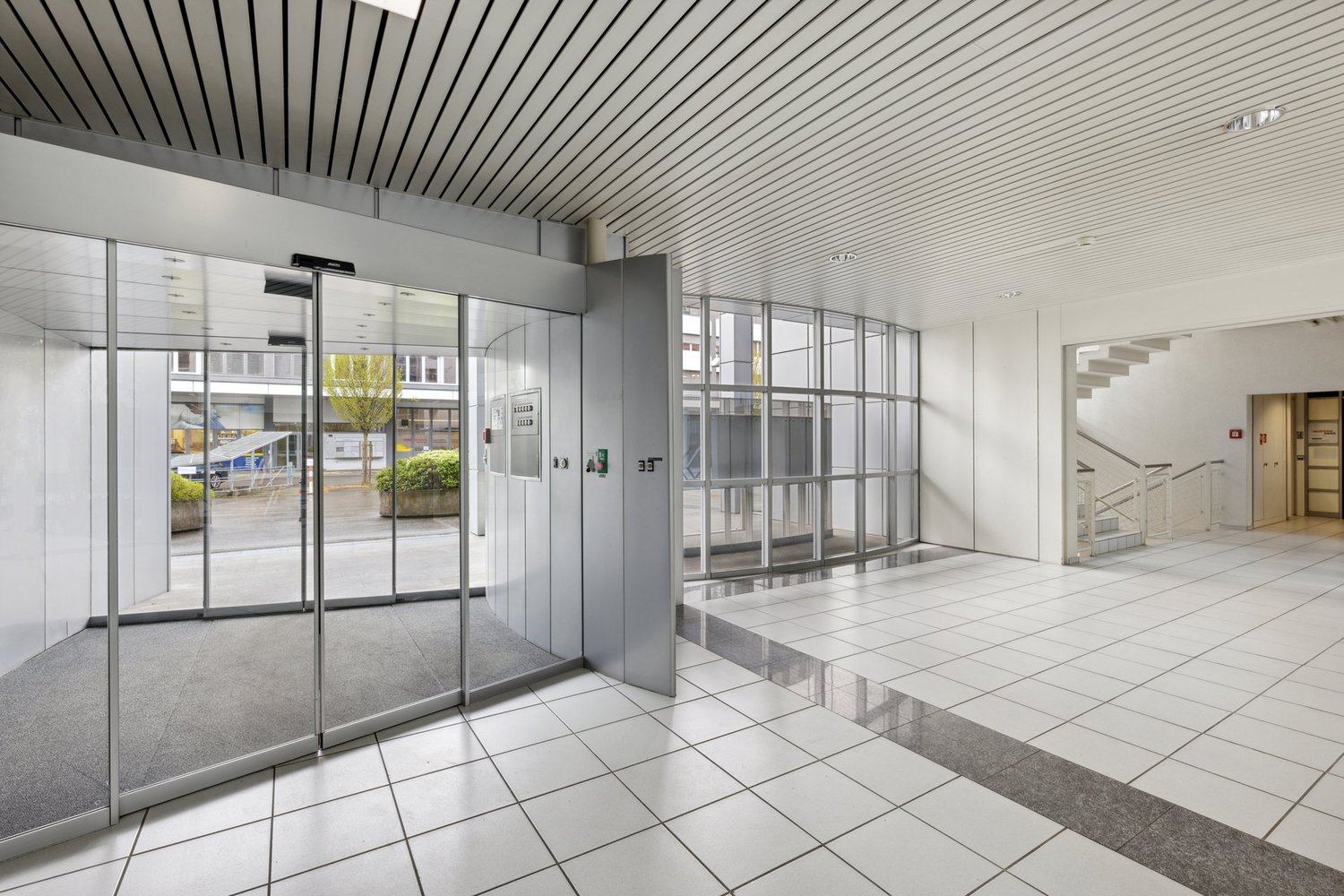 175m² office