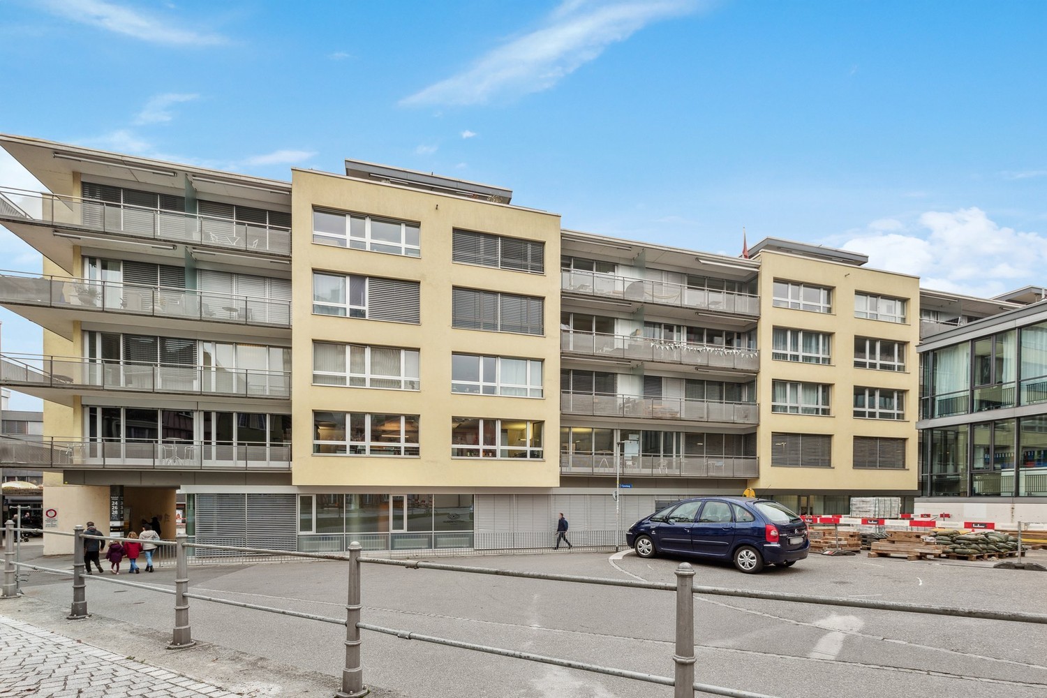 827m² office