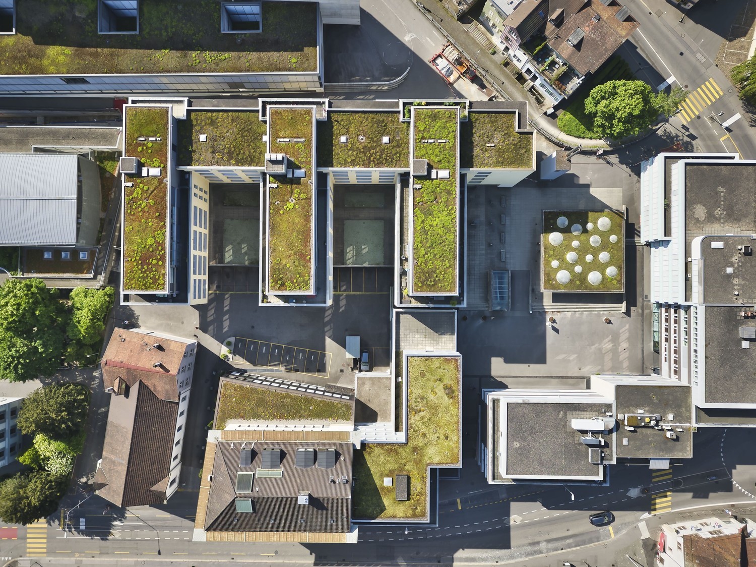 827m² office