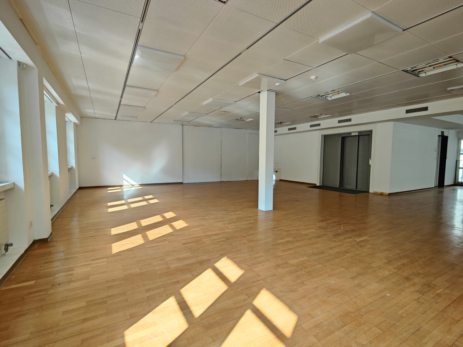 129m² office
