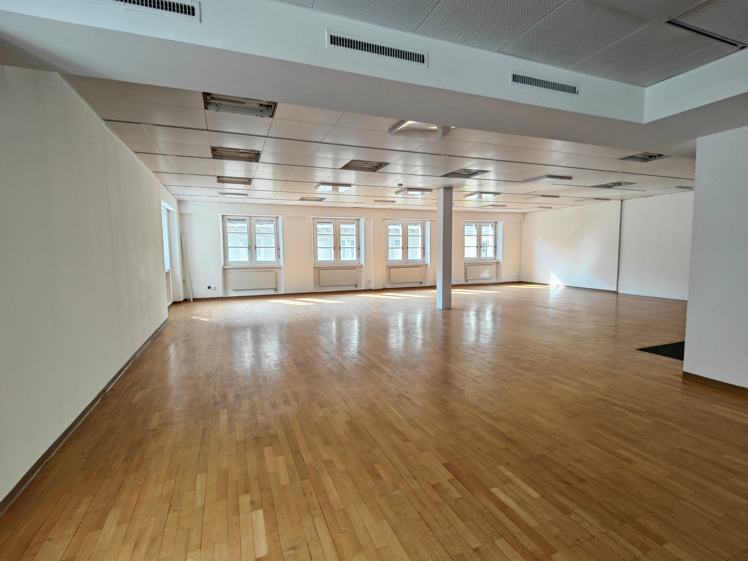 129m² office
