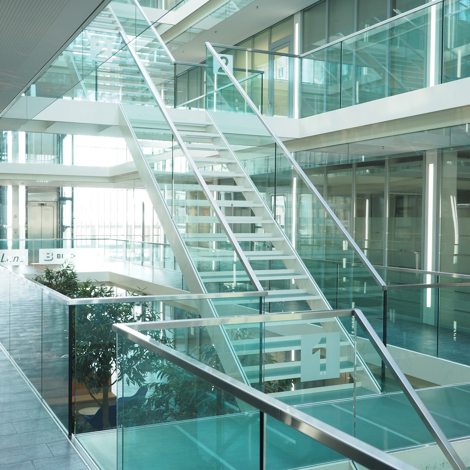 883m² bureau