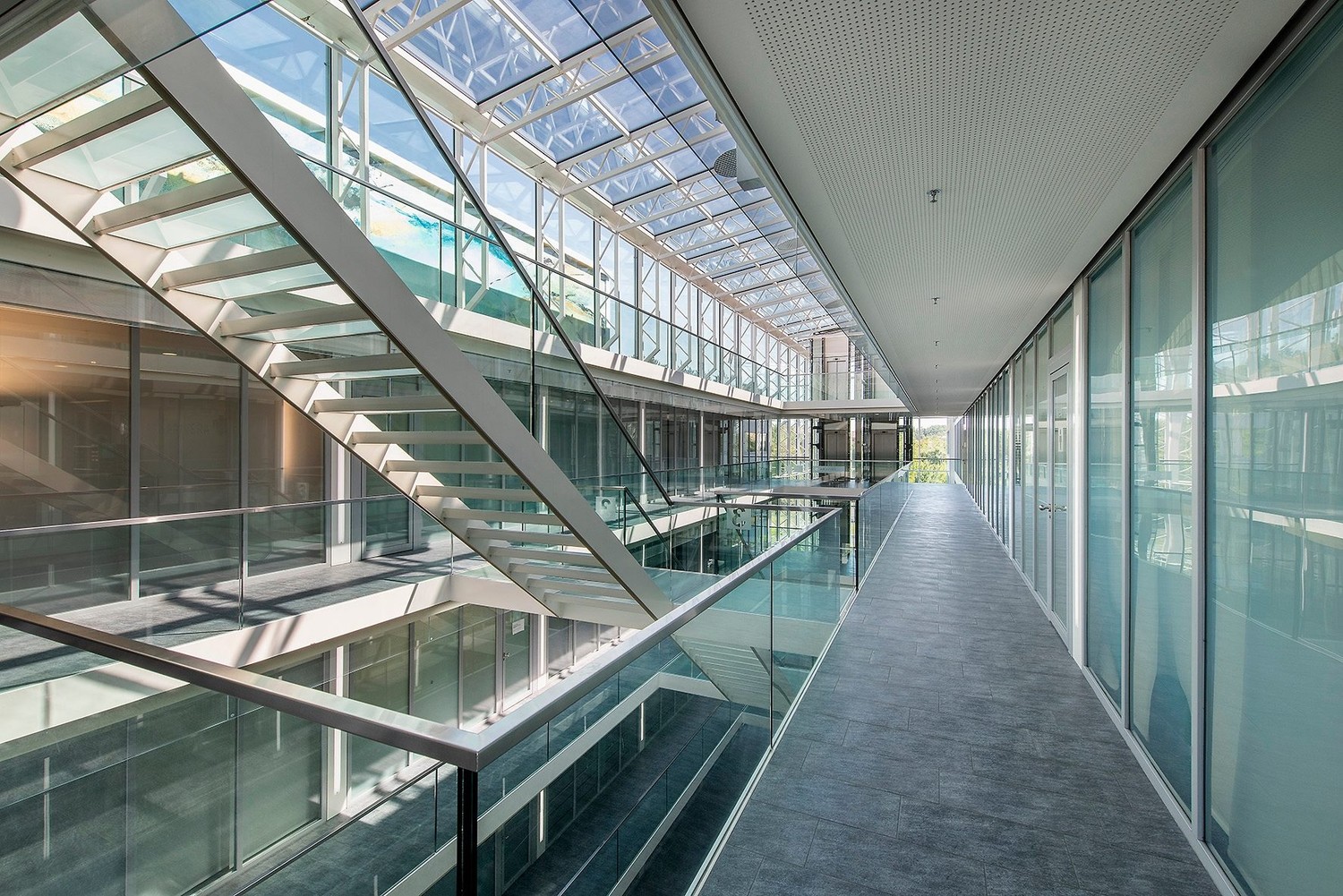 883m² bureau