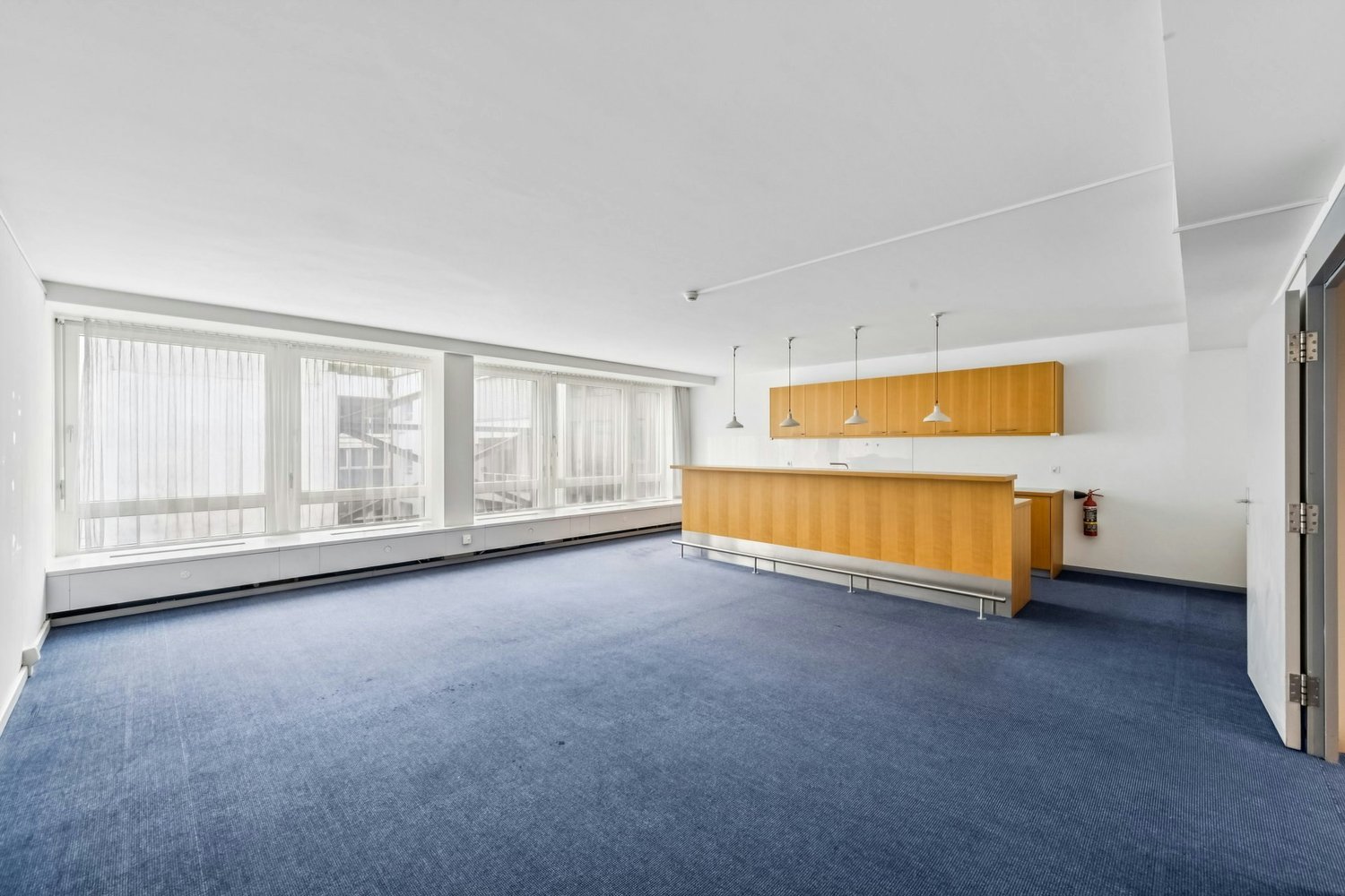 300m² office