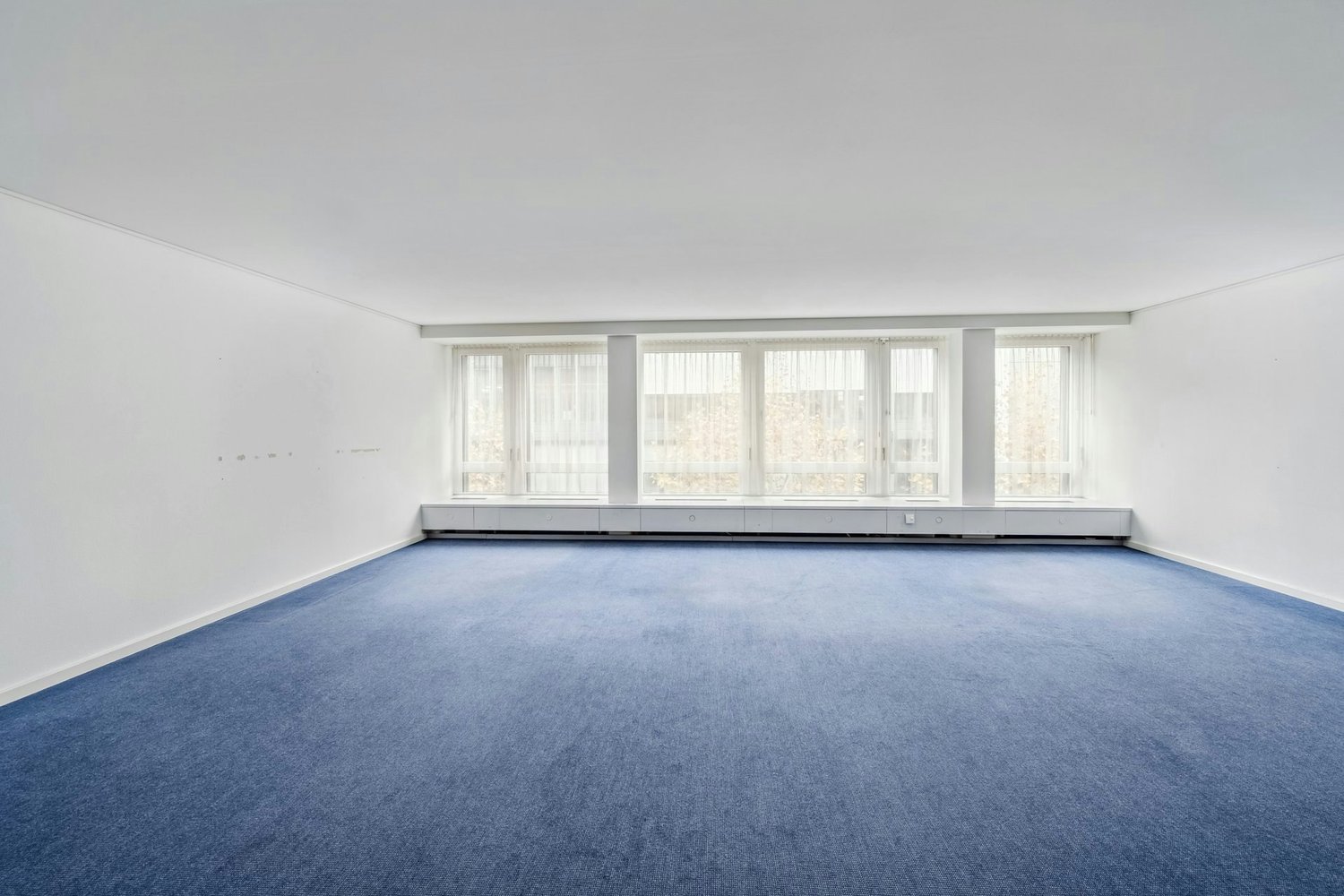 300m² office