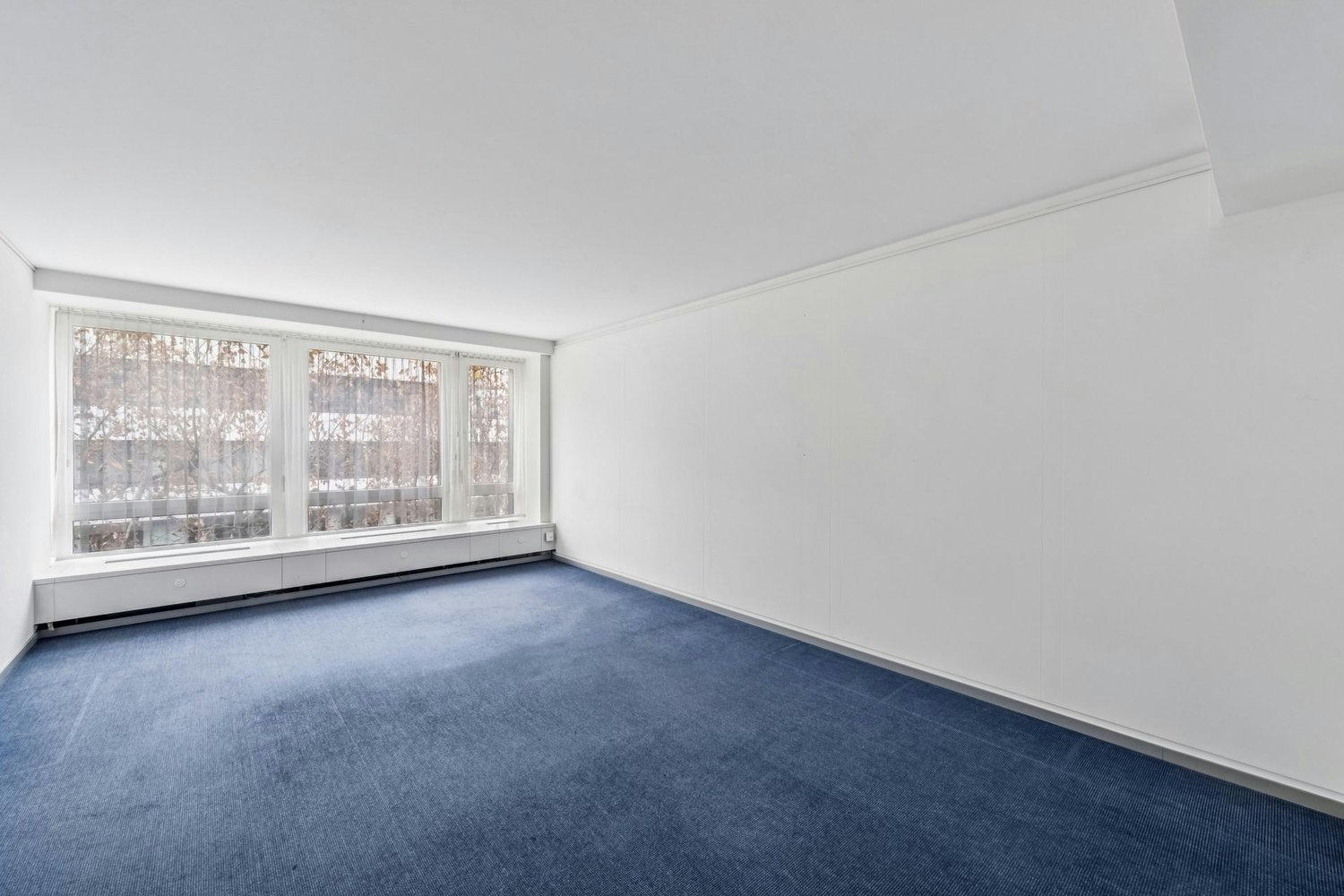 300m² office