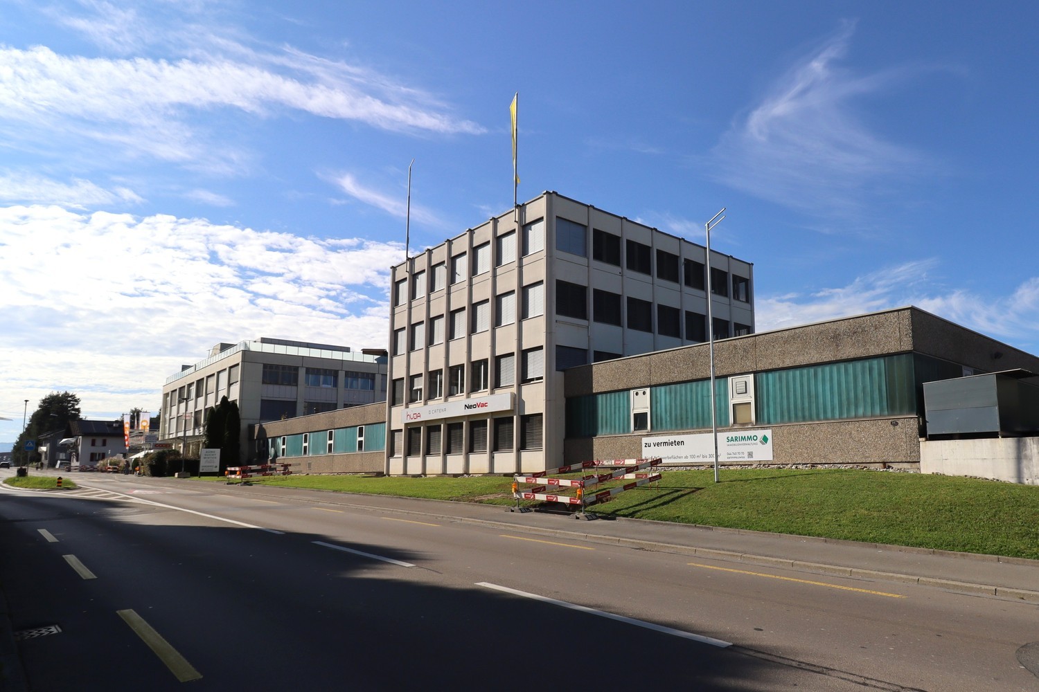 625m² office
