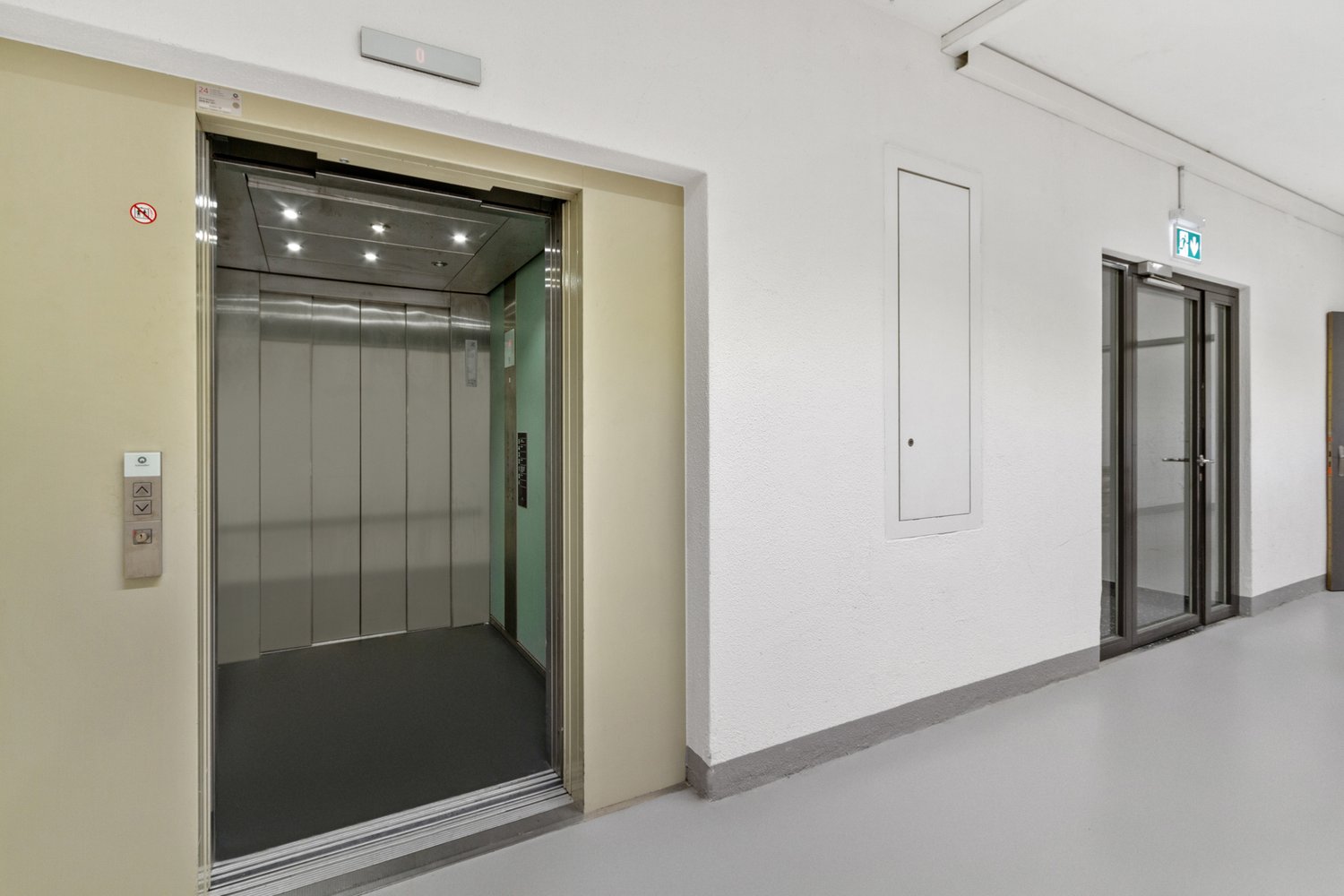 462m² office