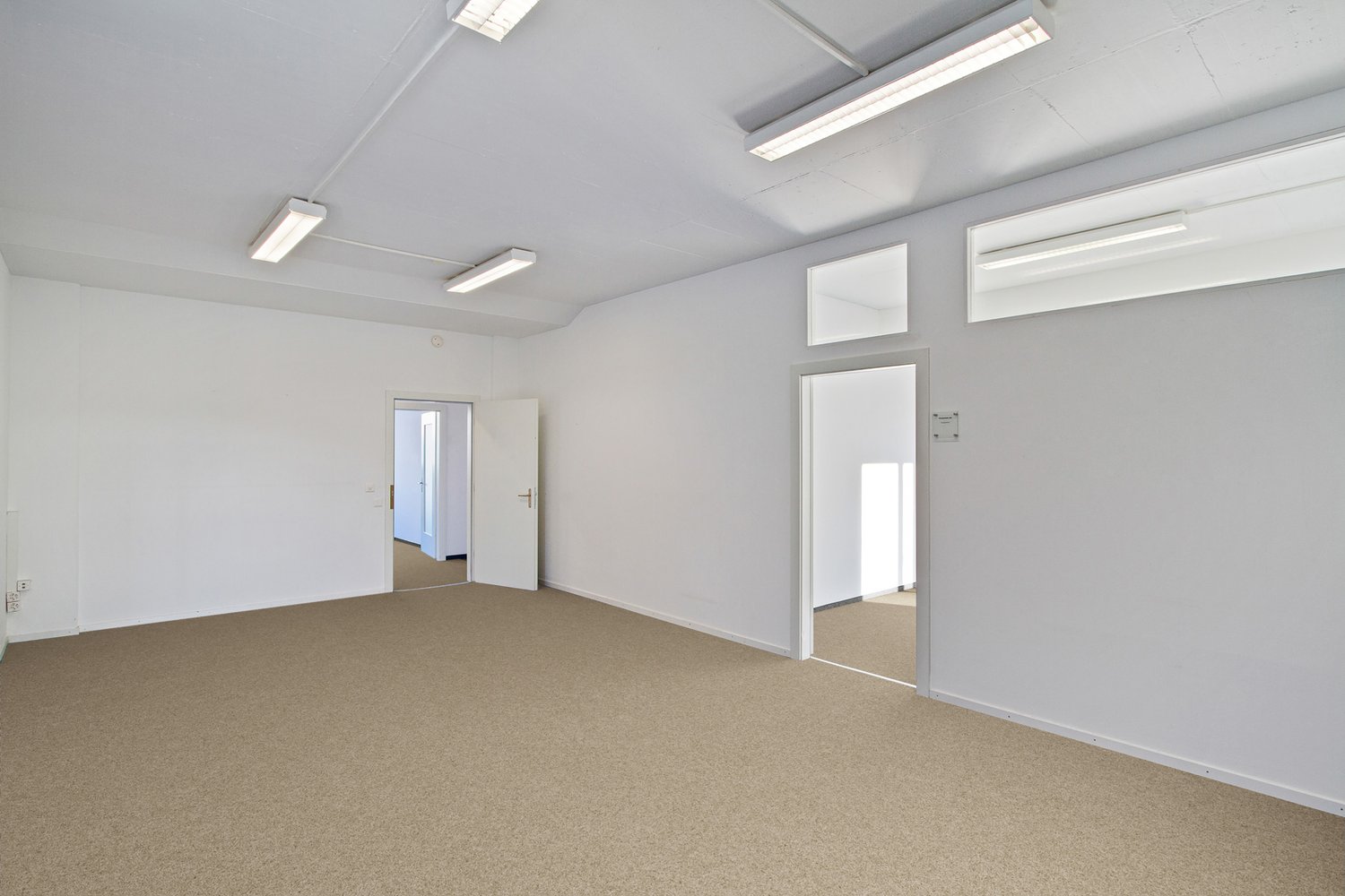 462m² office