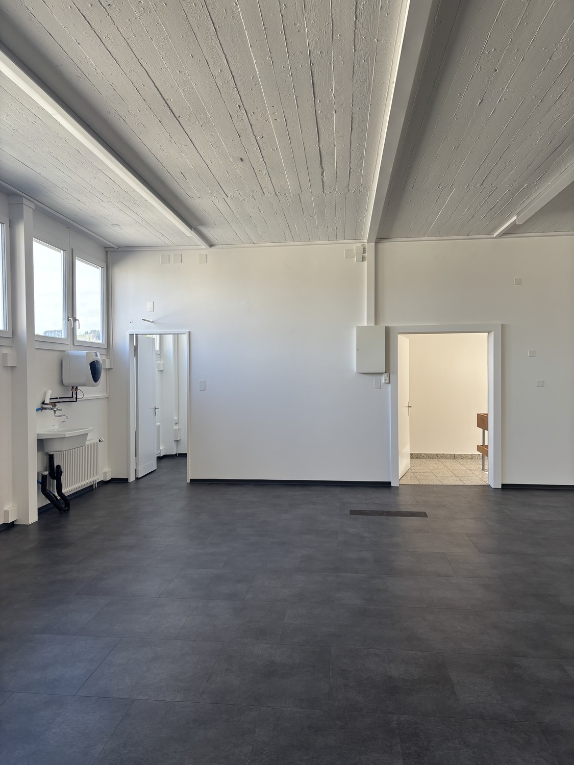145m² commercial
