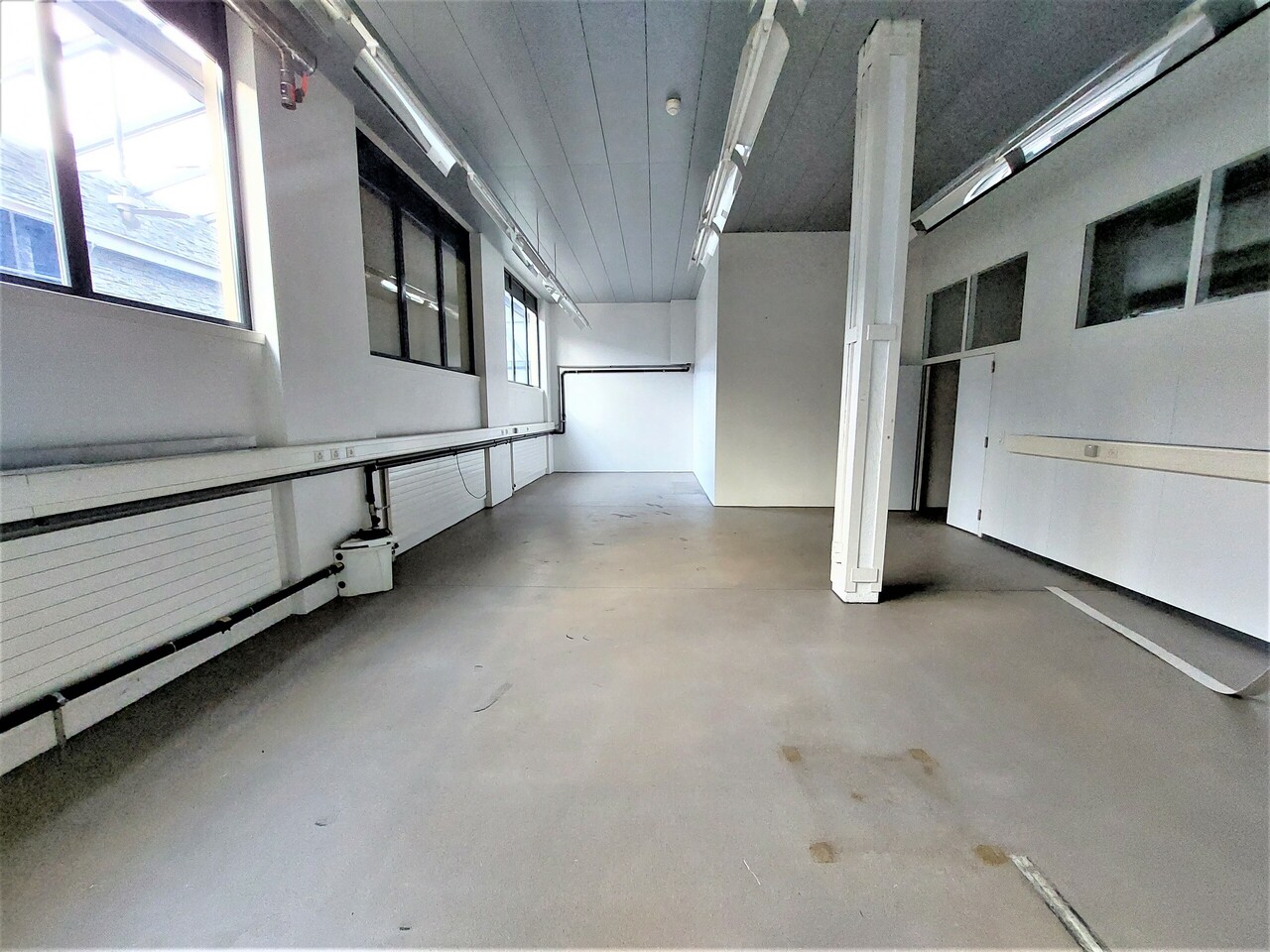 104m² magazzino
