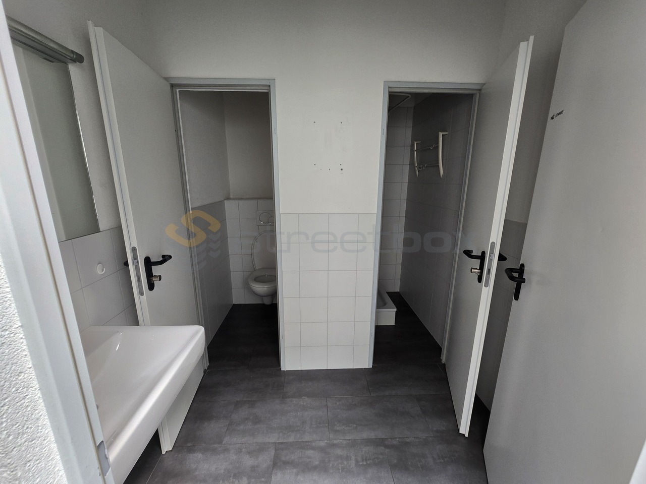 180m² office