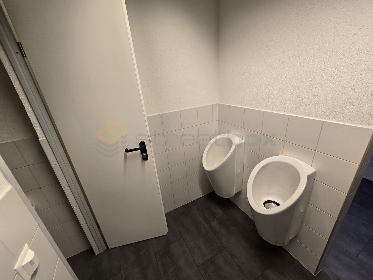 180m² office