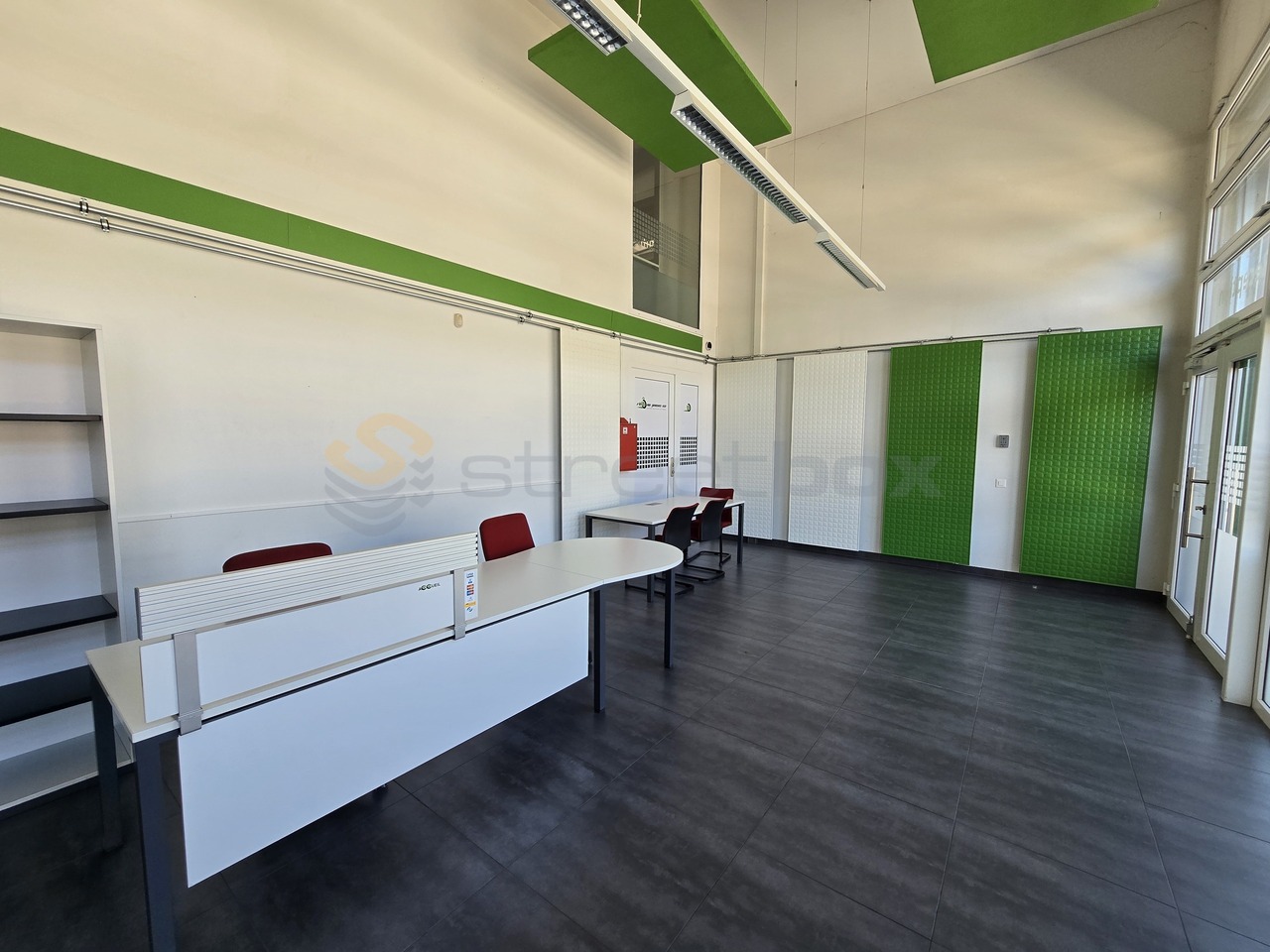 180m² office