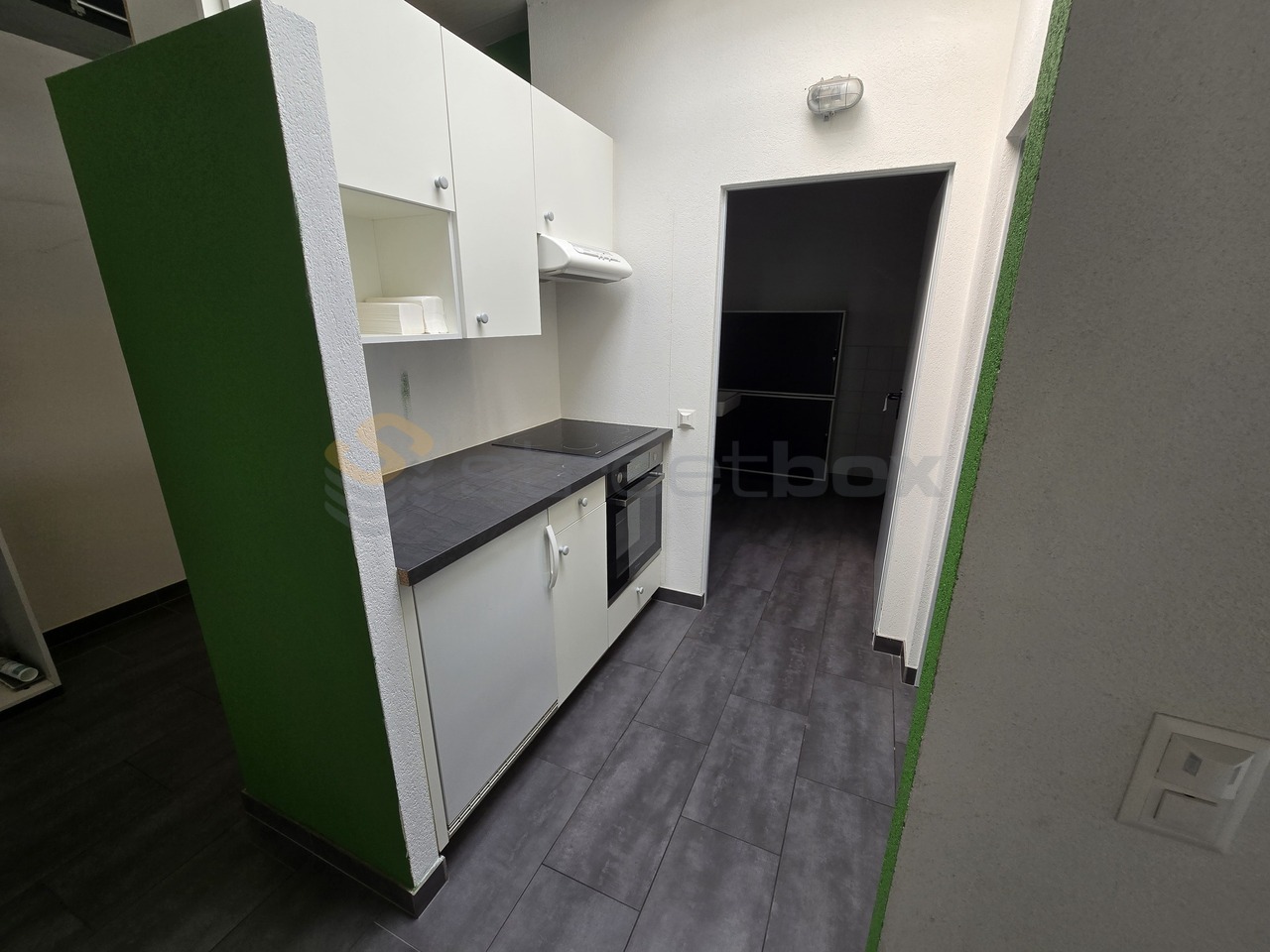 180m² office