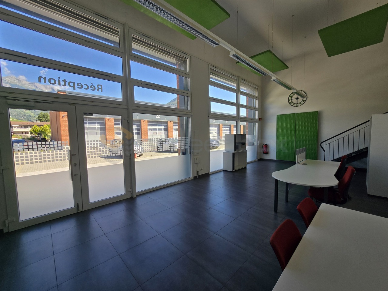 180m² office