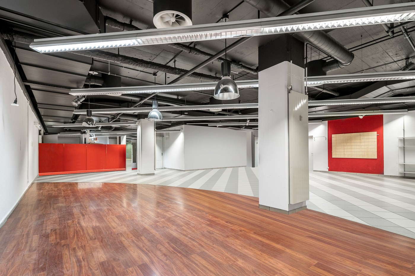 230m² shop