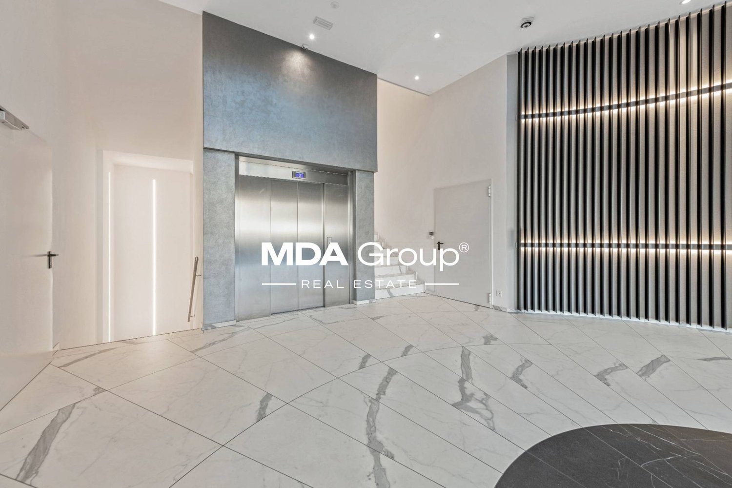 315m² office