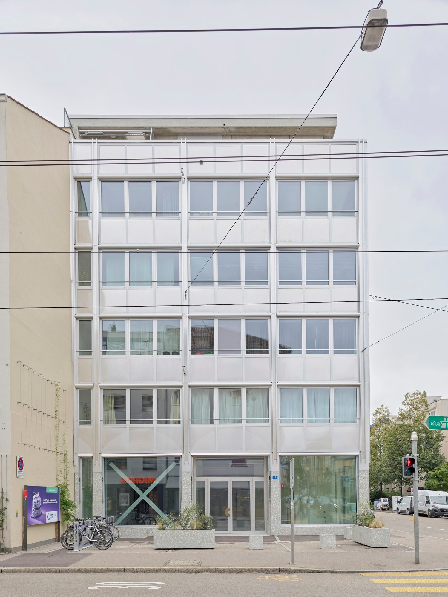 204m² commercial