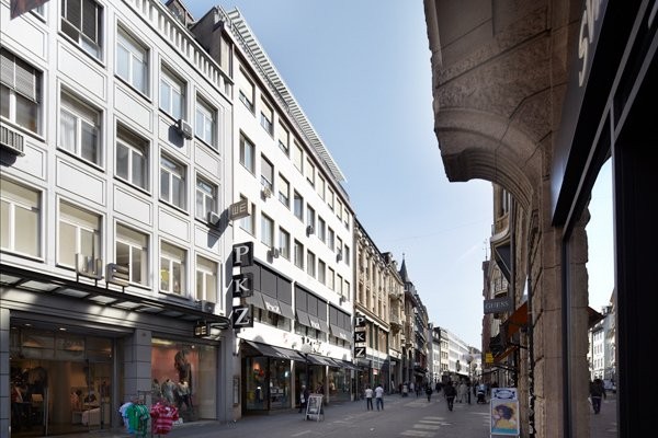 190m² office