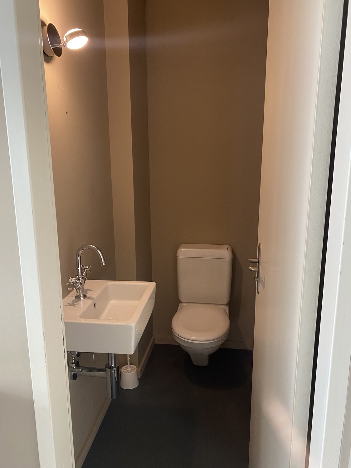 144m² commercial