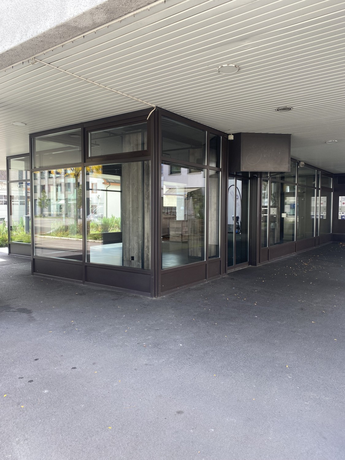 144m² commercial