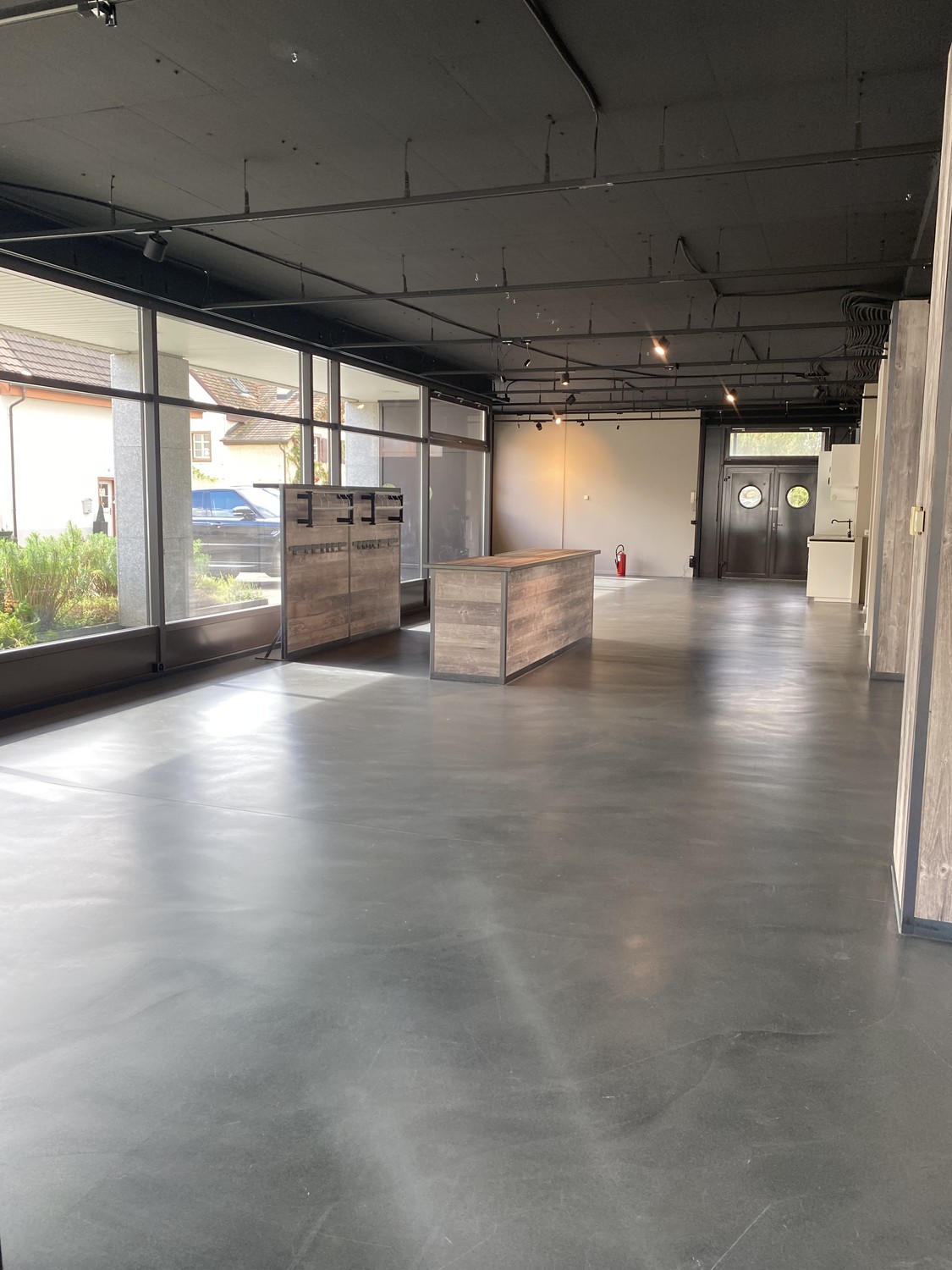 144m² commercial