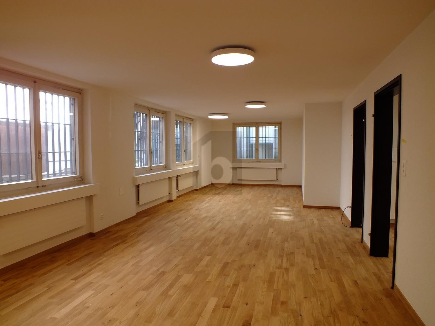 casa plurifamiliare di 15 locali