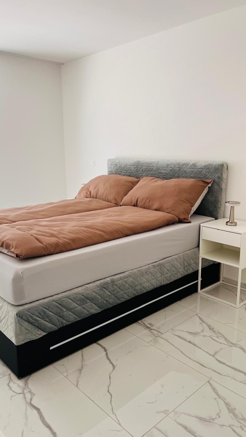 Maisonette arredata, spaziosa e distribuita su due piani, nuova e moderna
