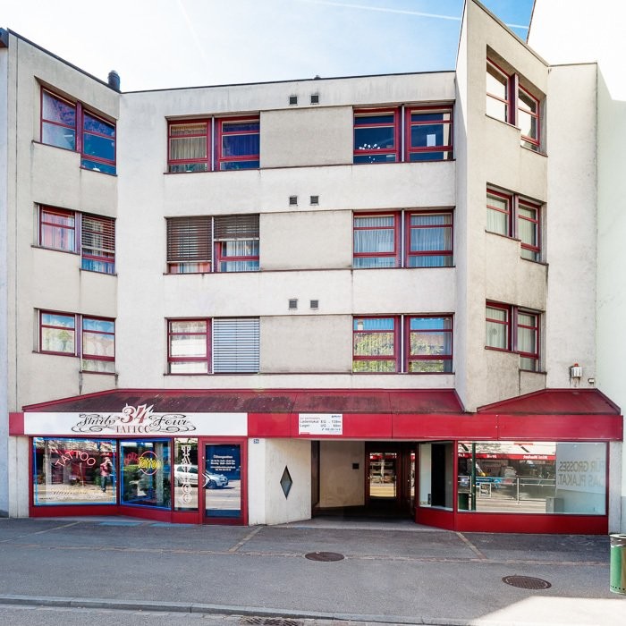193m² shop