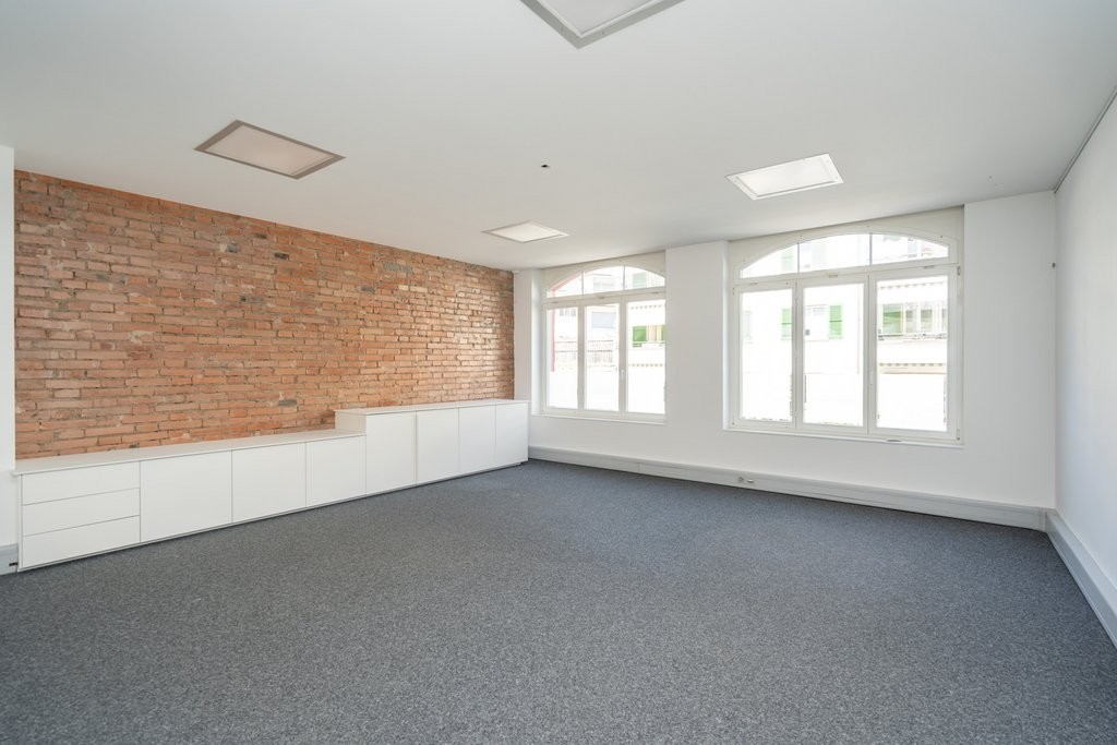 478m² office
