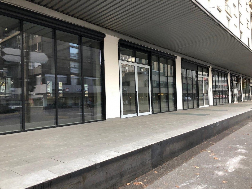 251m² commercial