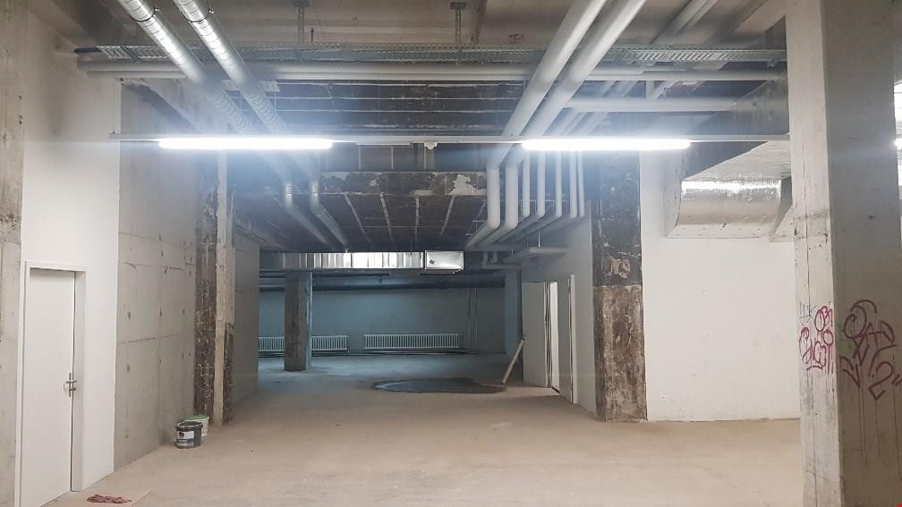 251m² commercial