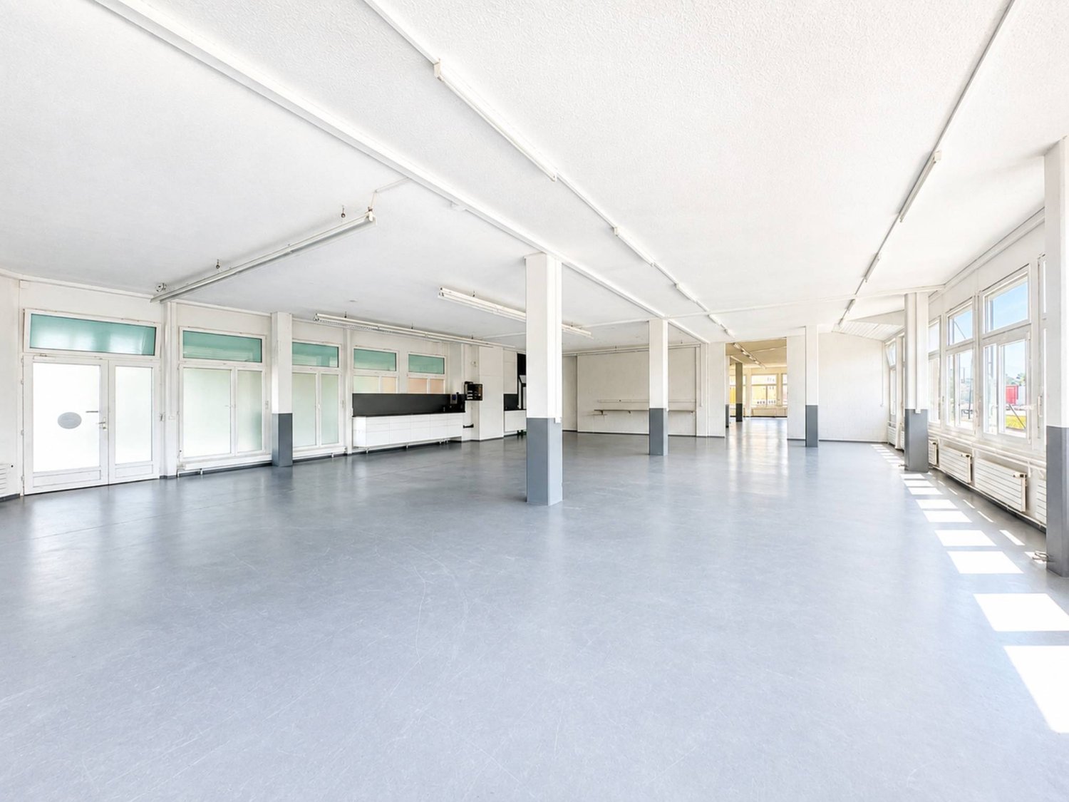 700m² commercial