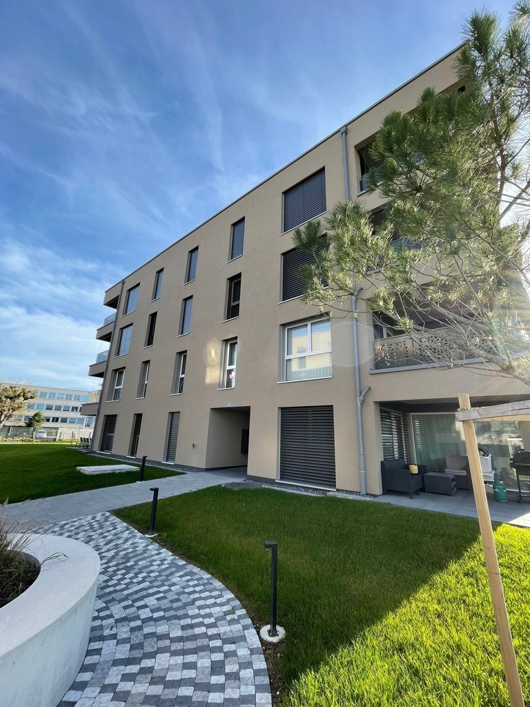 84m² office