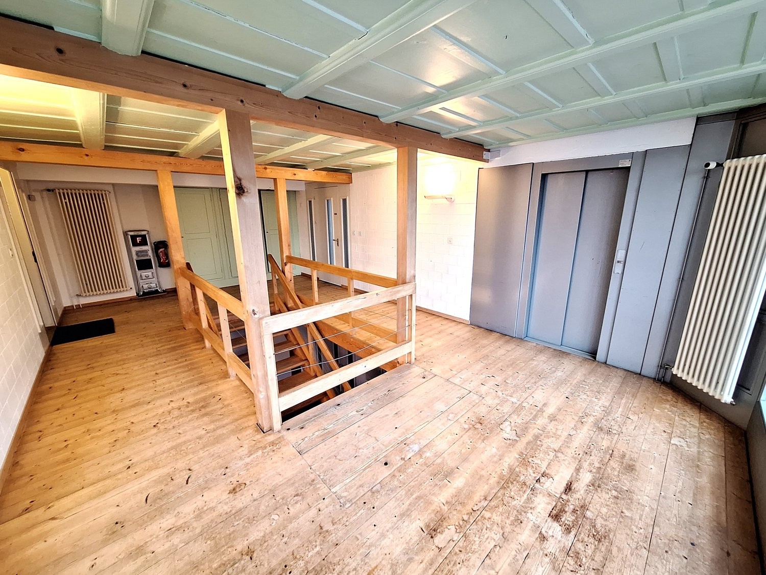 260m² office