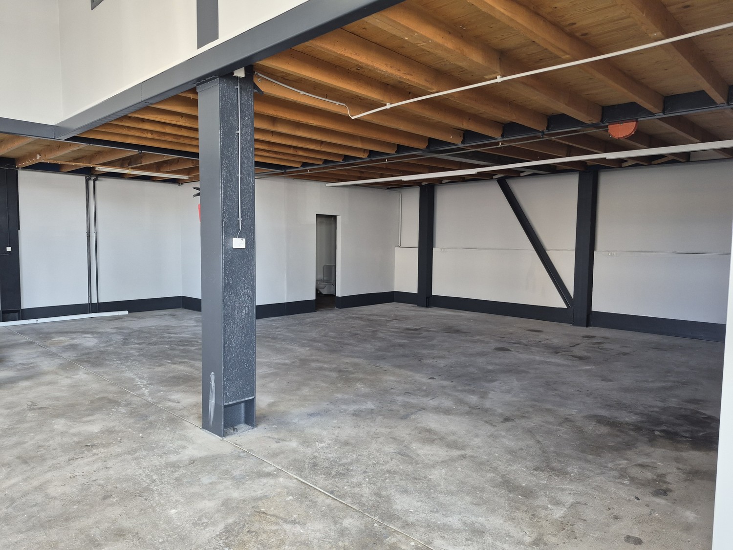 266m² commercial