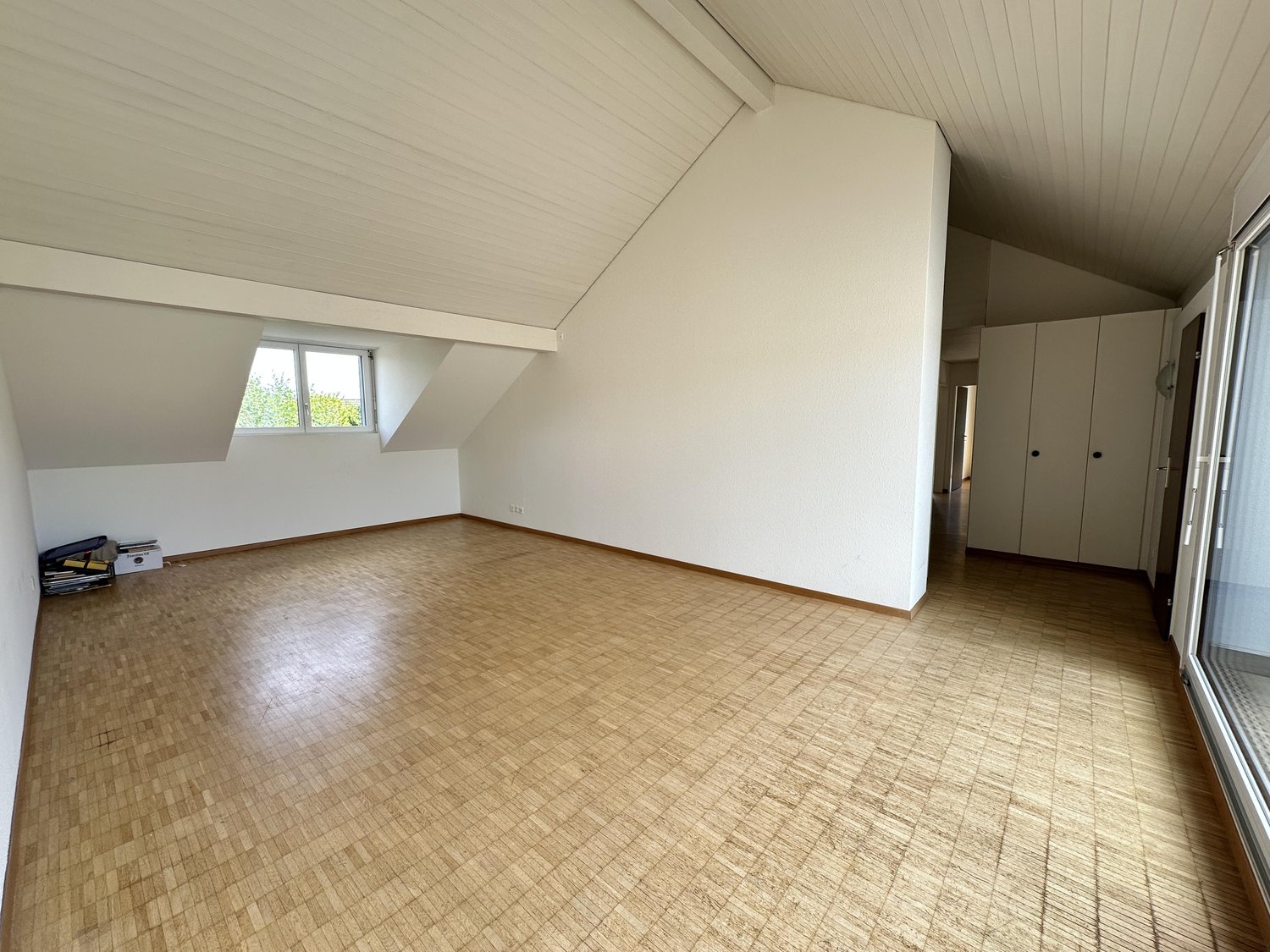 5 rooms apartment