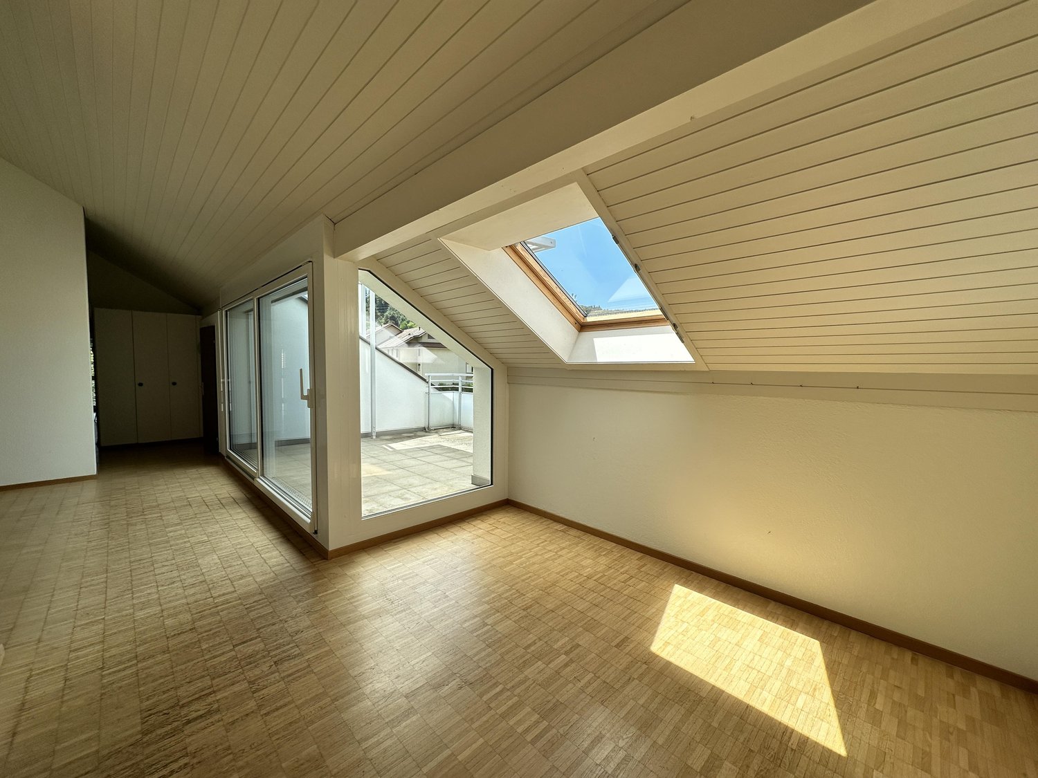5 rooms apartment