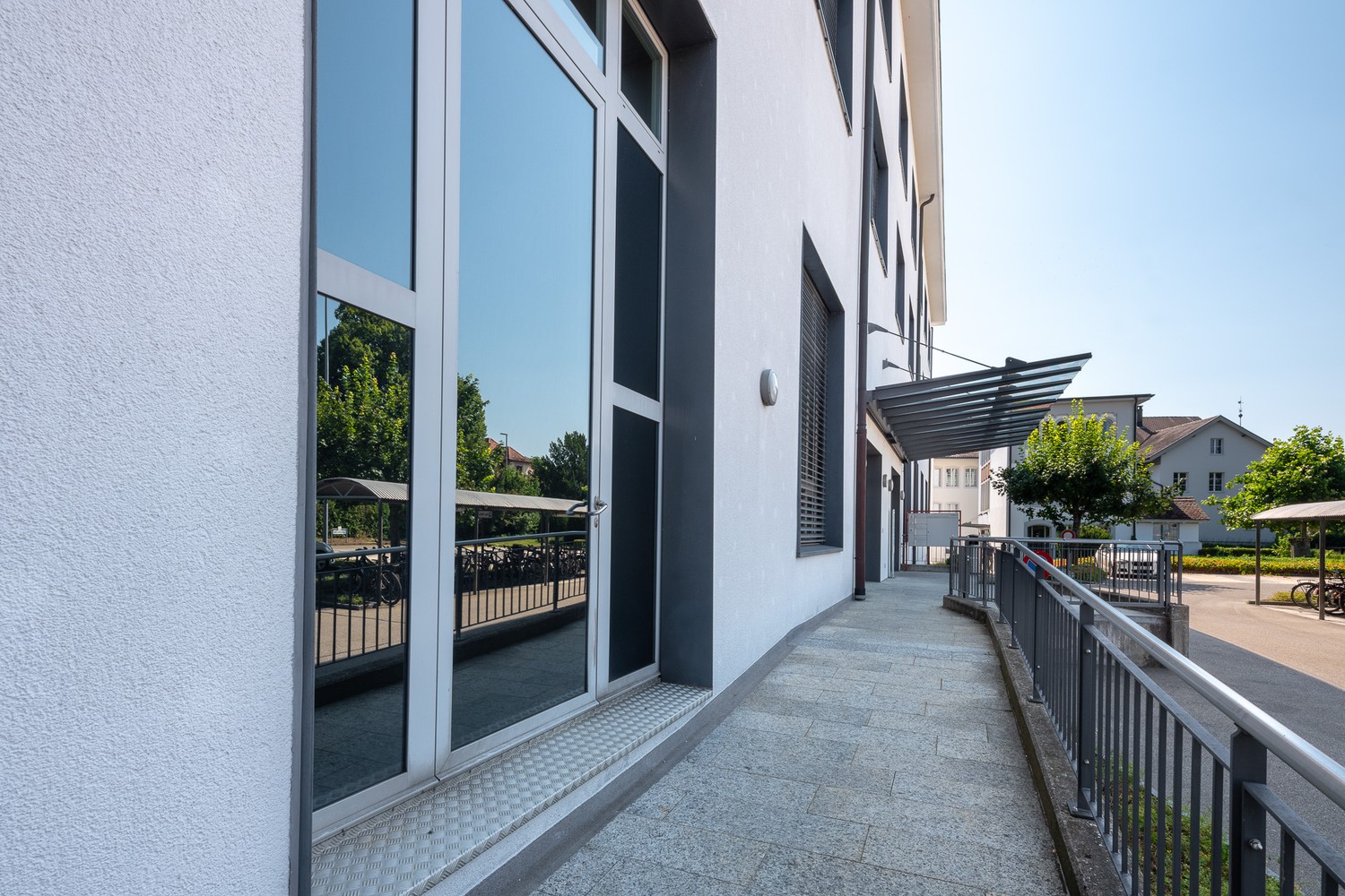 208m² commercial