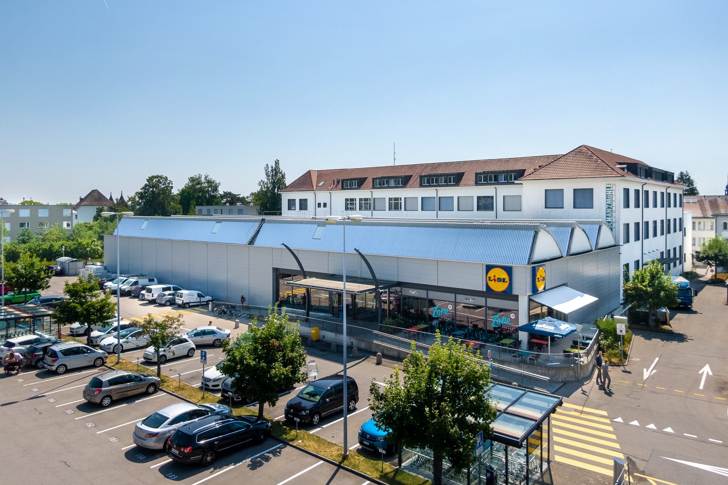 208m² commercial