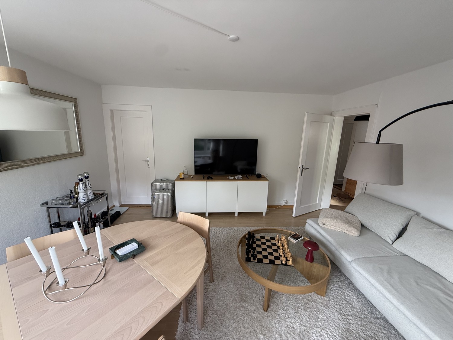5 rooms apartment