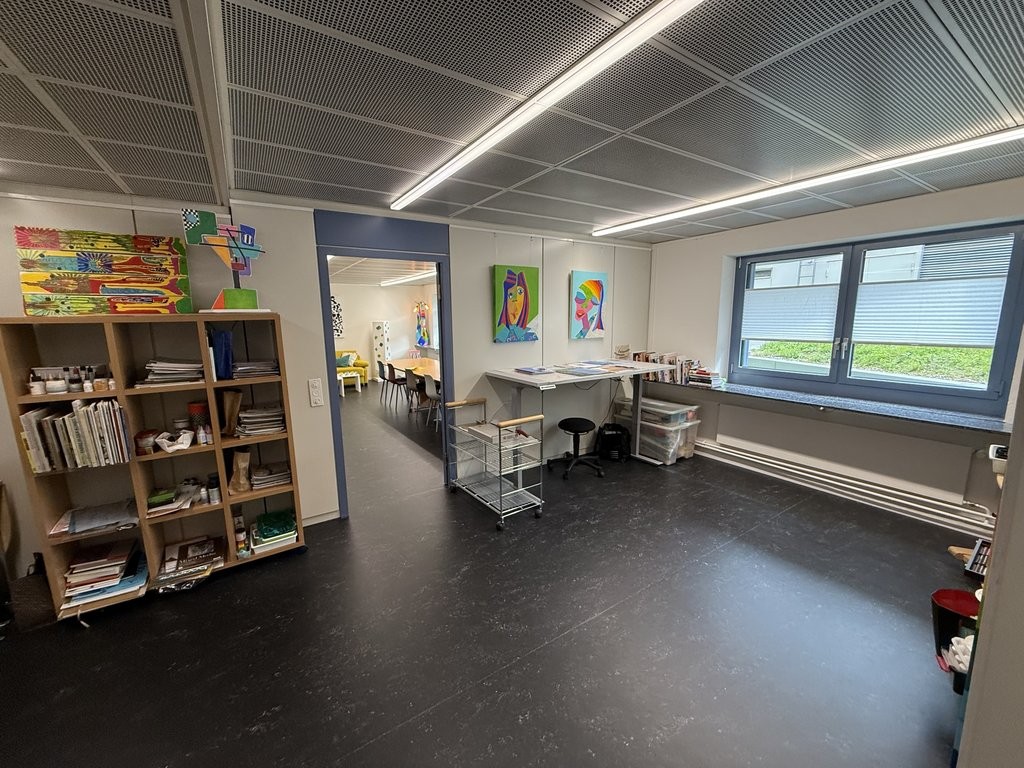 91m² office